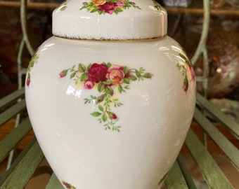 【 】オルゴール　old country rose Amazon.com | Old Country Roses 3 Piece Set (Teacup, Saucer & Plate