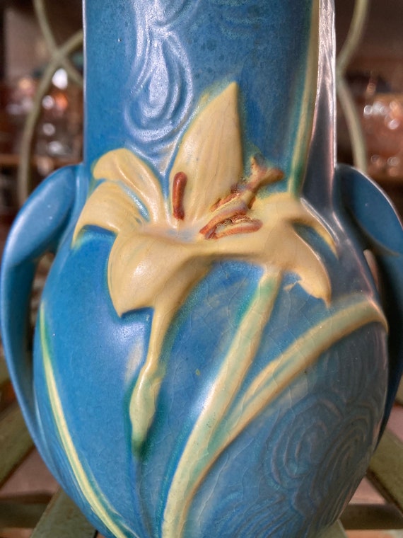 Roseville Pottery Zephyr Lily Blue Vase. Handled. 130-6. Produced