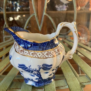 Booths Real Old Willow Blue  Large Creamer. 4 inches tall. Produced in England 1910.