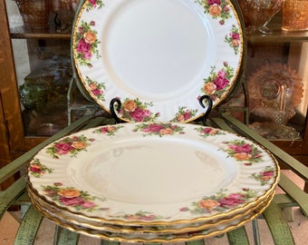 Royal Albert Old Country Roses Dinner Plates. Set of 4. 10.25 inches diameter. Produced in England 1962.