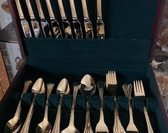 Ménagère Roma Gold. Service de 48 pièces avec coffret. Plaqué or. Fabriquée par Splendide. 2005-2009.