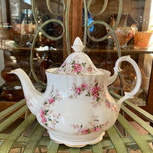 Royal Albert Lavender Rose Teapot. Large 6 cup size. 8 inches tall. Produced in England  1961 to 2009.