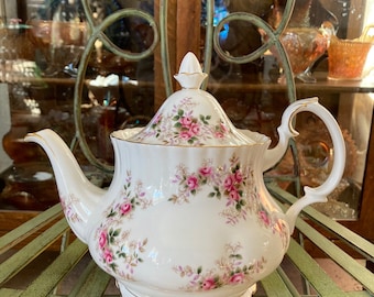 Royal Albert Lavender Rose Teapot. Large 6 cup size. 8 inches tall. Produced in England  1961 to 2009.