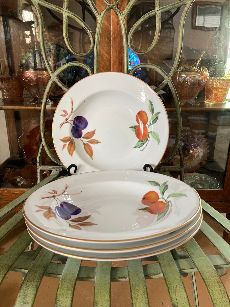 Royal Worcester Evesham Gold Rimmed Soup Bowls. Set of 4. 9 Inches