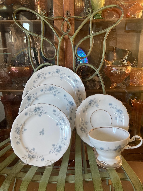 Johann Haviland　アンティーク　ティーセット Johann Haviland Blue Garland 5 Piece Place Setting. 3 Plates