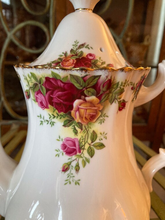 【 】オルゴール　old country rose Amazon.com | Royal Albert Old Country Roses 12-Piece