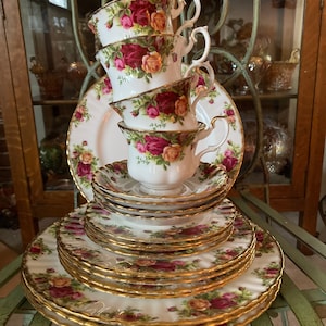 Royal Albert Old Country Roses  Set of 4 -5  Piece Place Settings. 20 pieces.  Produced in England 1962.