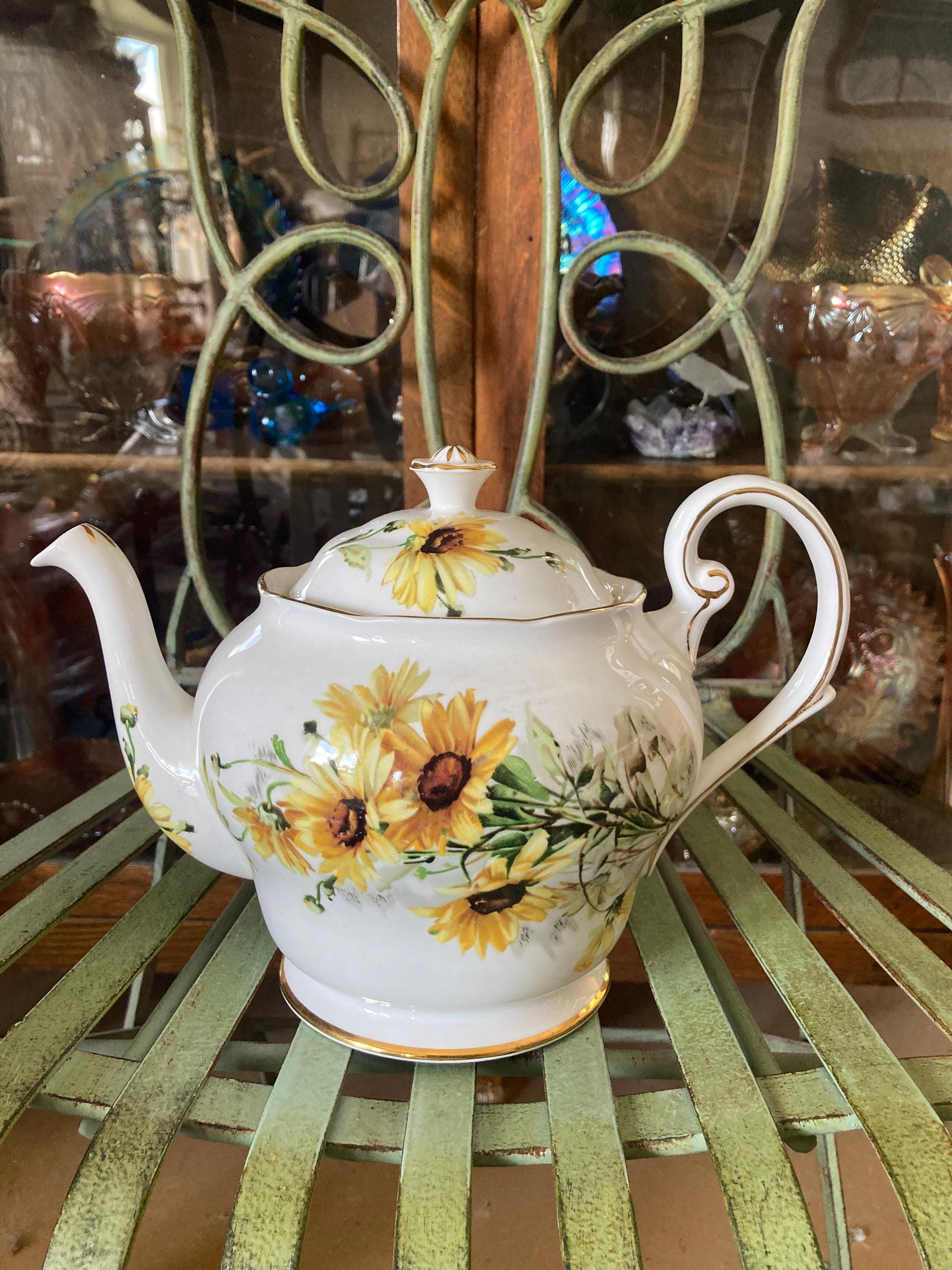 Brown Eyed Susan Teapot. Large Size. Produced by Royal Standard
