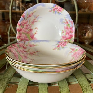 Couches Royal Albert Blossom Time Fruits. Jeu de 4,25 pouces de diamètre. Produite en Angleterre des années 30 à 2001.