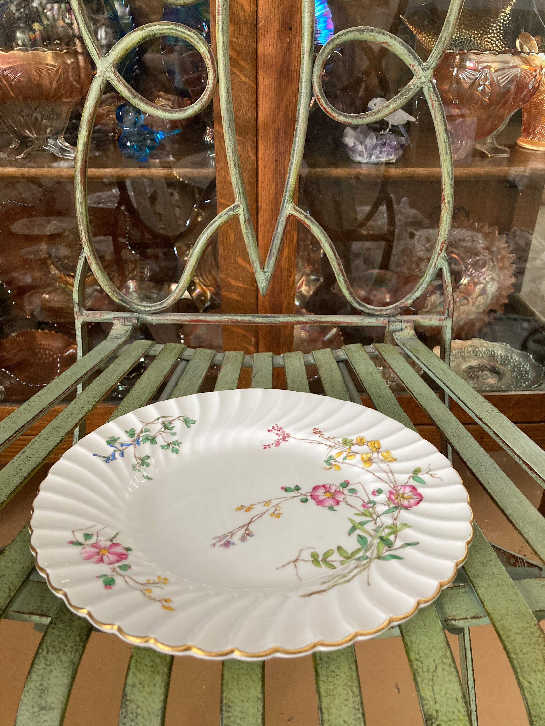 Minton Dainty Sprays Luncheon Plates. Set of 4. 9 Inches Diameter