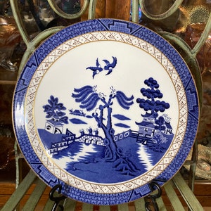 Booths Real Old Willow Trivet. 11 inches diameter.  Produced in England 1910.