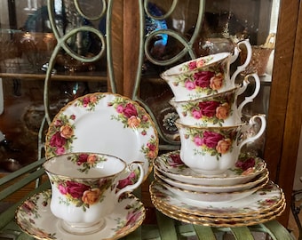 Royal Albert Old Country Roses Trios. Set of 4 . Plates  6.25 inches diameter. Produced in England 1962.