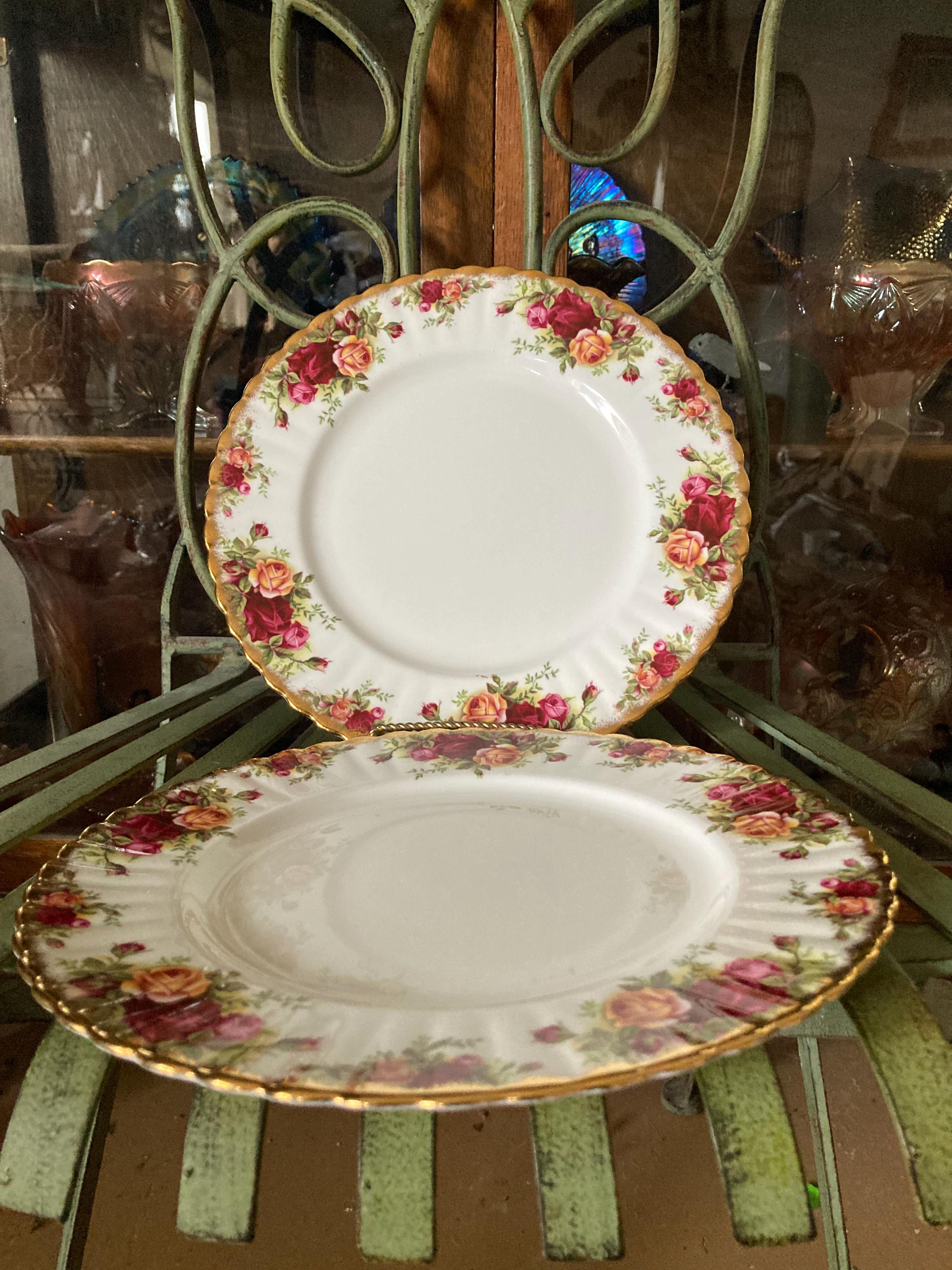   Old Country Roses 皿セット Royal Albert Old Country Roses Luncheon Plates. Set of 2. 9.25