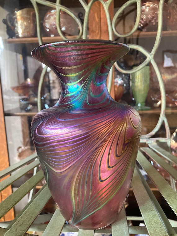 Robert Held アートガラス Robert Held Art Glass Vase. Signed. 7.5 Inches Tall. Produced in