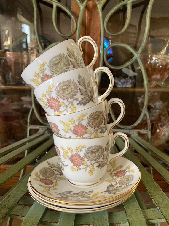 Wedgwood Lichfield Teacups and Saucers. Set of 4. Saucers 5.75