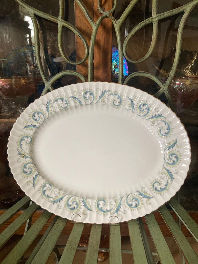 The Royal Standard Garland Serving Bowl - Thumbnail 3
