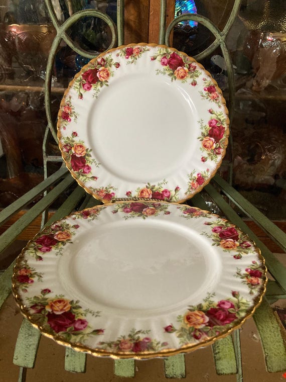Royal Albert Old Country Roses Luncheon Plates. Set of 2. 9.25