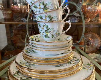 Royal Albert White Dogwood Place Settings. Set of 4. 20 Pieces.  Produced in England 1940’s.