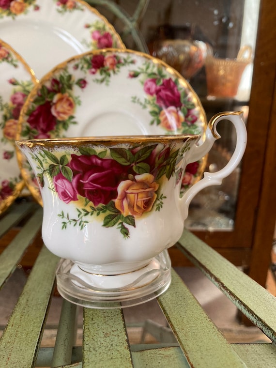Royal Albert Old Country Roses 5 Piece Place Setting. Produced in