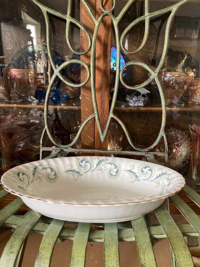 The Royal Standard Garland Serving Bowl
