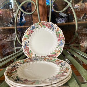 Royal Doulton Tintern Bread and Butter Plates. Set of 4. 6.5 inches diameter. Produced in England 1935 to 1960.