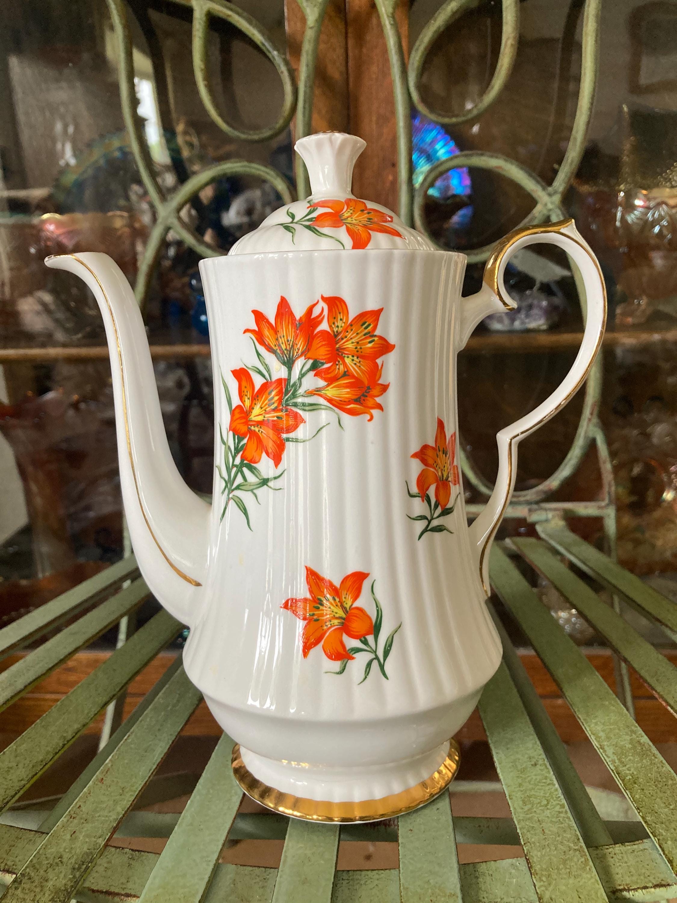 Royal Windsor Prairie Lily Coffee Pot. 9 Inches Tall. Produced in
