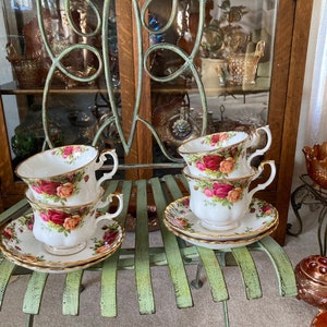 Royal Albert Old Country Roses Cups and  Saucers. Set of 4. Produced in England 1962.