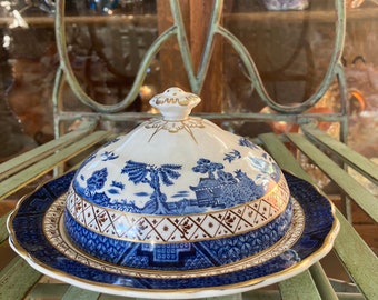 Booths Old Willow Blue Butter Dish. 7.5 inches diameter. Produced in England 1910.