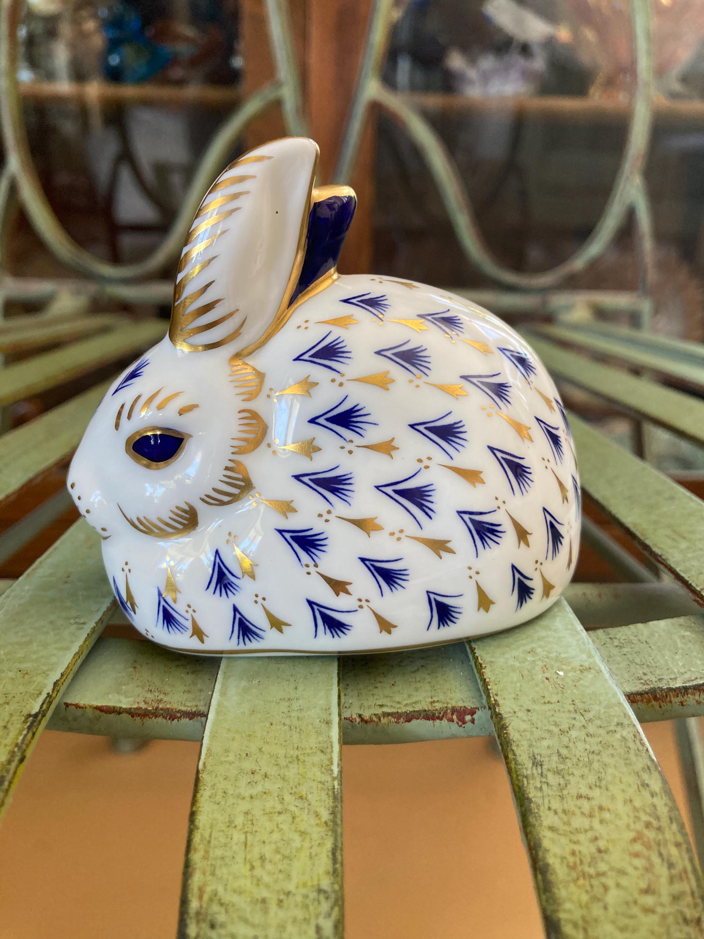 置物  CROWN DERBY New Year Rabbit Royal Crown Derby Rabbit Paperweight. Imari. 3.5 Inches Wide