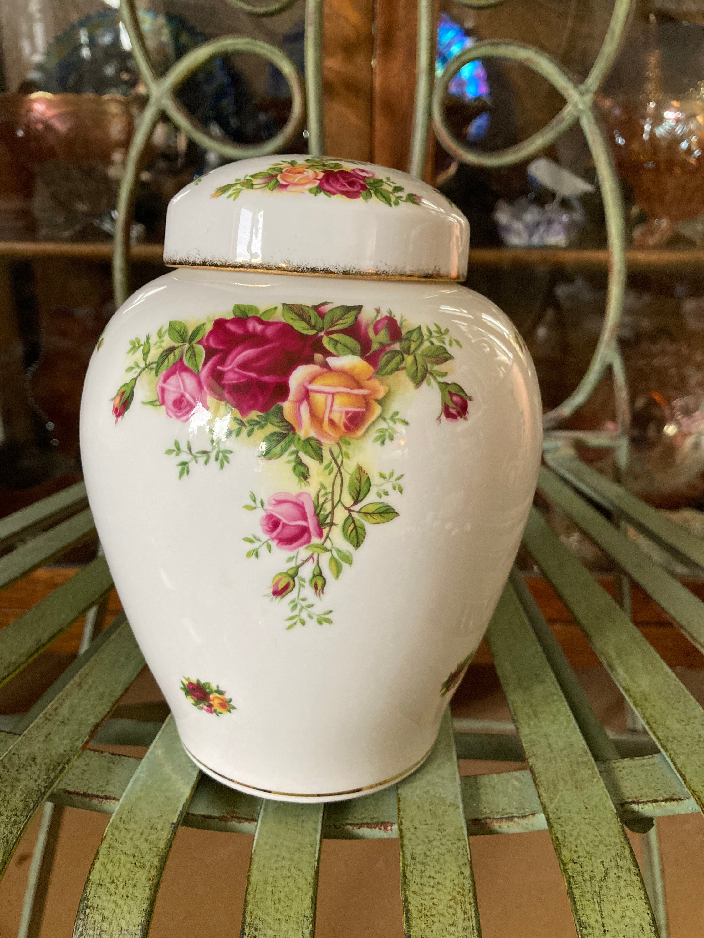 Royal Albert Old Country Roses Ginger Jar. 7 Inches Tall