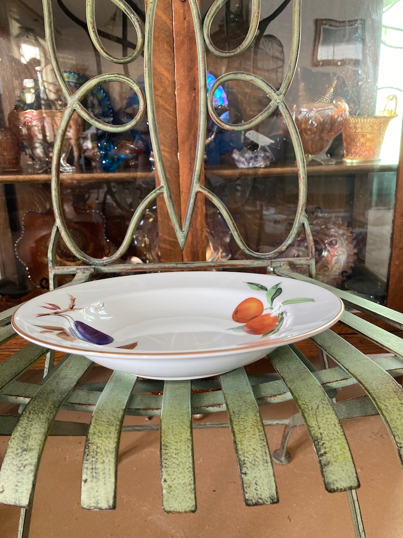 Royal Worcester Evesham Gold Rimmed Soup Bowls. Set of 4. 9 Inches