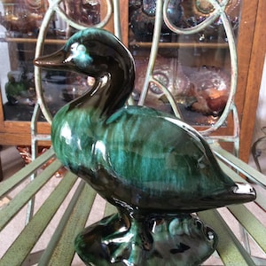 Vintage Blue Mountain Pottery standing duck. Produced in Collingwood, Ontario 1953 to 2004. 7 inches wide. 7.5 inches tall.