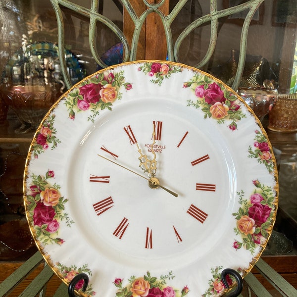 Royal Albert Old Country Roses Clock. 10.25 inches diameter. Accurate Time. Produced in England 1962.