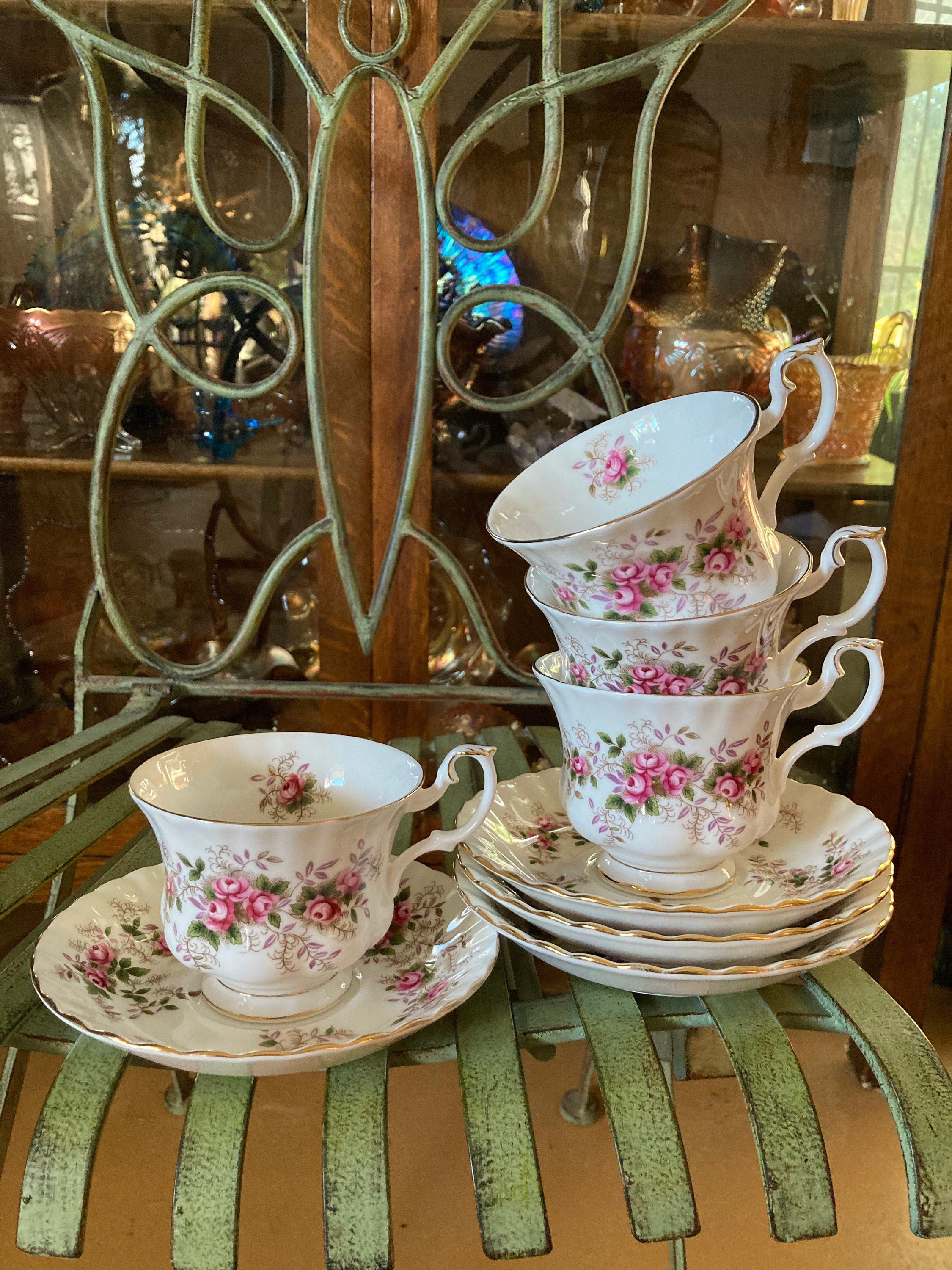 Royal Albert Lavender Rose Teacups and Saucers. Set of 4. Produced