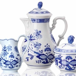 Blue Onion Coffee Set Coffee Pot, Creamer & Milk Set and Cake Plate 5Pcs Hutschenreuther Rosenthal image 2