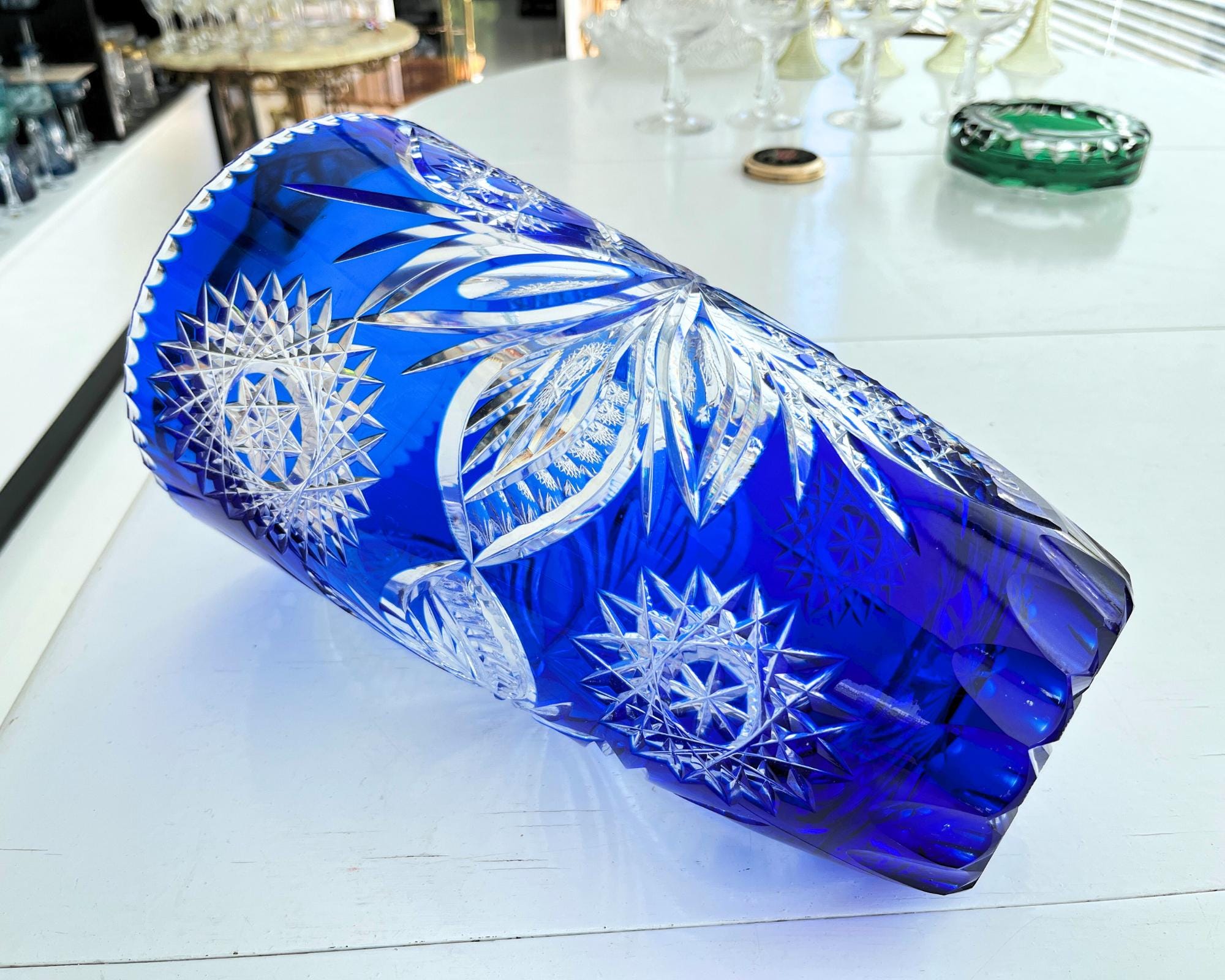 大きなクリスタルブルーの花瓶 | 1個 | ヴィンテージ サンルイと