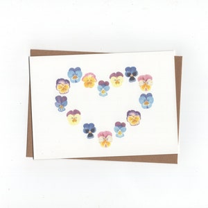Viooltjes hart 2, gevouwen kaart met envelop, print van kleurpotloodtekening