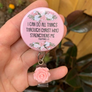 Todo lo puedo en Cristo que me fortalece. Versículo bíblico retráctil para insignia de enfermera, soporte de identificación, enfermera registrada, cita bíblica.