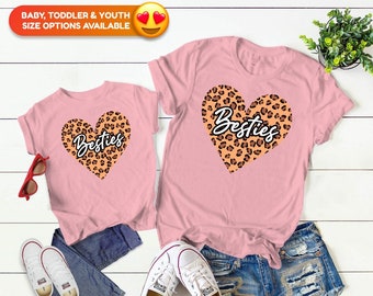 Camisetas para melhores amigas, camisetas combinando para mãe e filha, mamãe e eu, camisetas de Dia dos Namorados, estampa de leopardo com coração, presentes para mães, camiseta para o Dia das Mães, TSC338