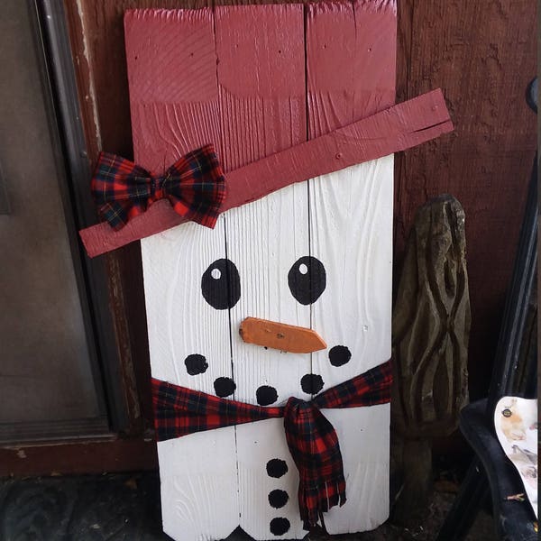 Red snowman Christmas sign pallet wood decoration