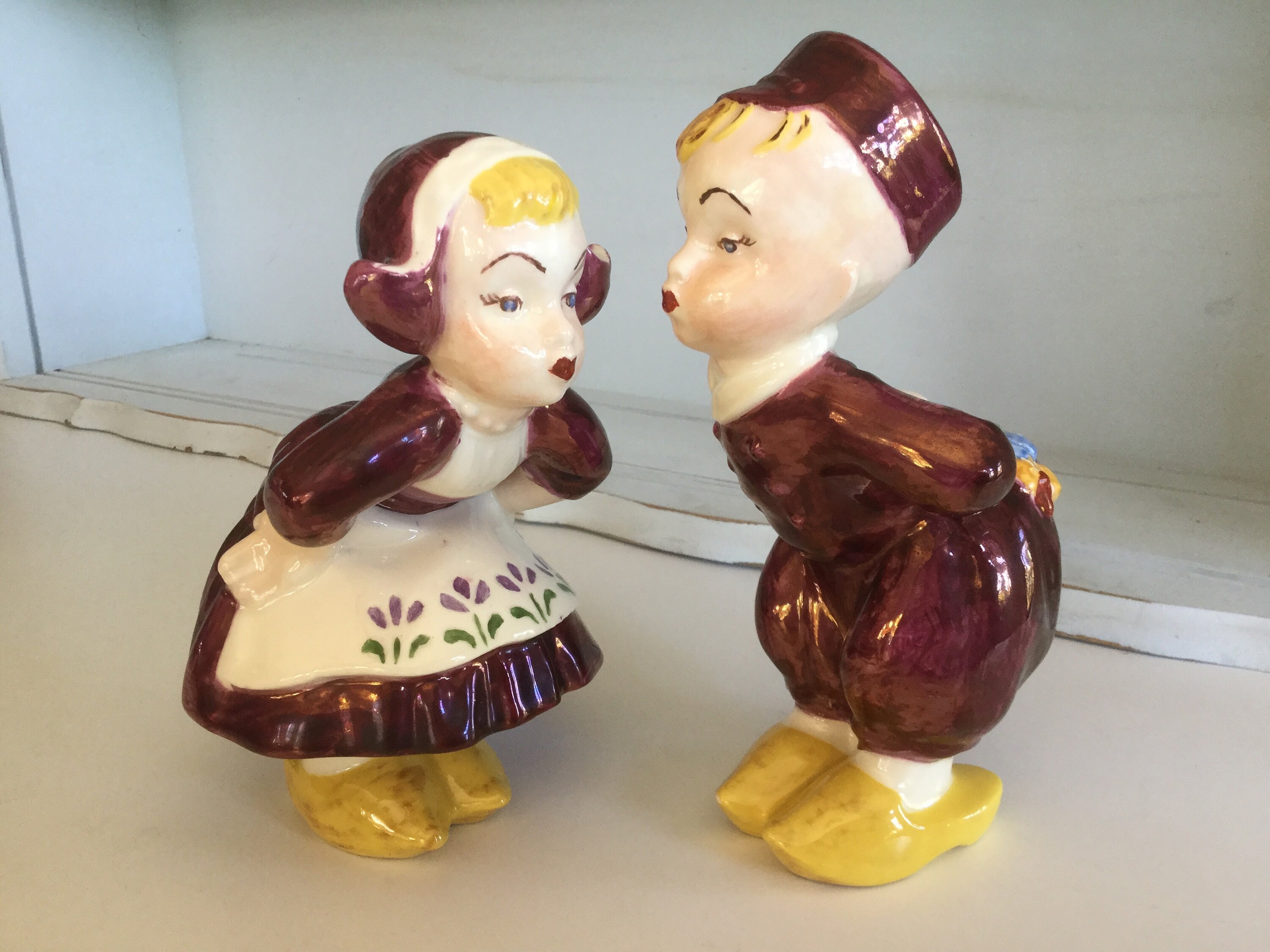 Vintage Dutch Boy and Girl Kissing Figurines Holland Mold Etsy
