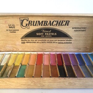 Soft Pastels Art Supplies Set of 24 Colored Chalk Pastels for Artists