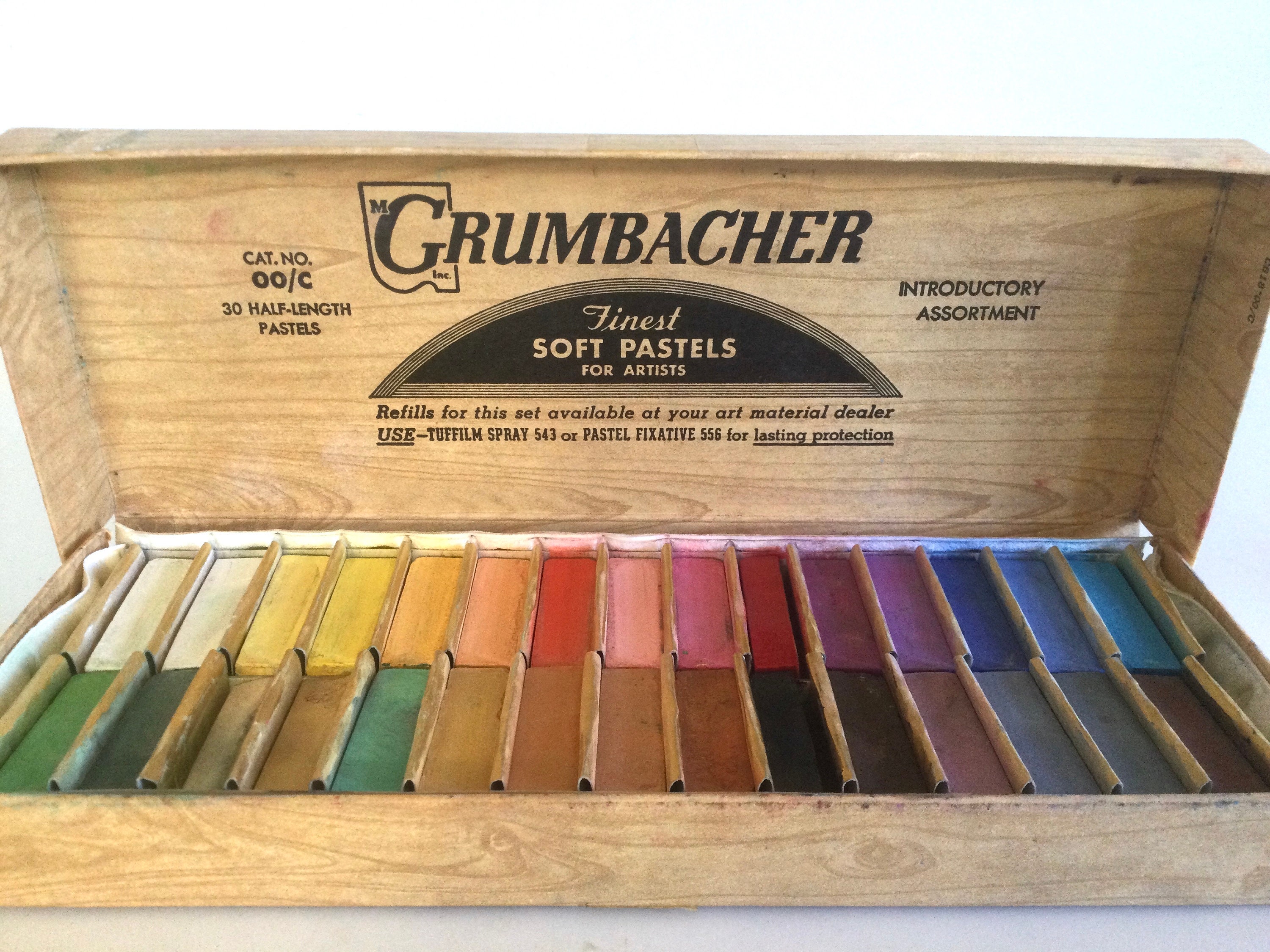 Vintage Grumbacher Finest Soft Pastels For Artists Cat. No. 1 Box Set Of 12  – Tacos Y Mas
