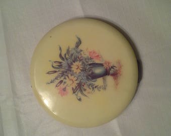 Vintage makeup compact