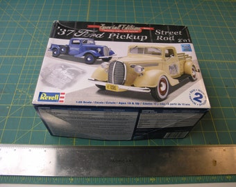 1/25 Revell 1937 Ford Pick Up, Special Eddition - Stock and Street Rod 2 in 1 option