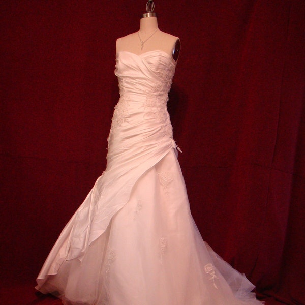 Wedding Dress, Ivory Size 8 Dress, Silk Finished French Taffeta and Tulle, In Stock, Designer Gown, Budget Couture W06-133A