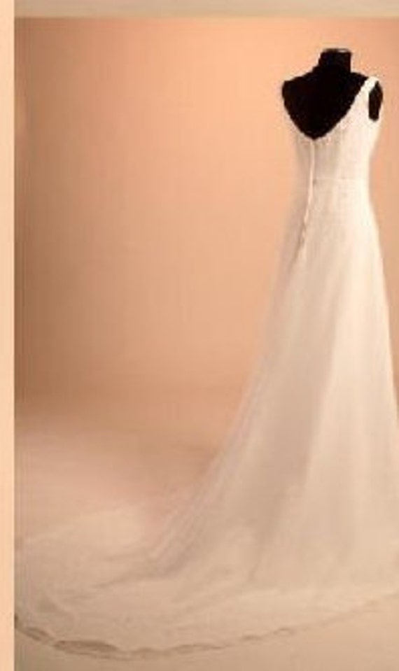 Simple Chiffon Wedding Gown, Ivory Size 10 Weddin… - image 3