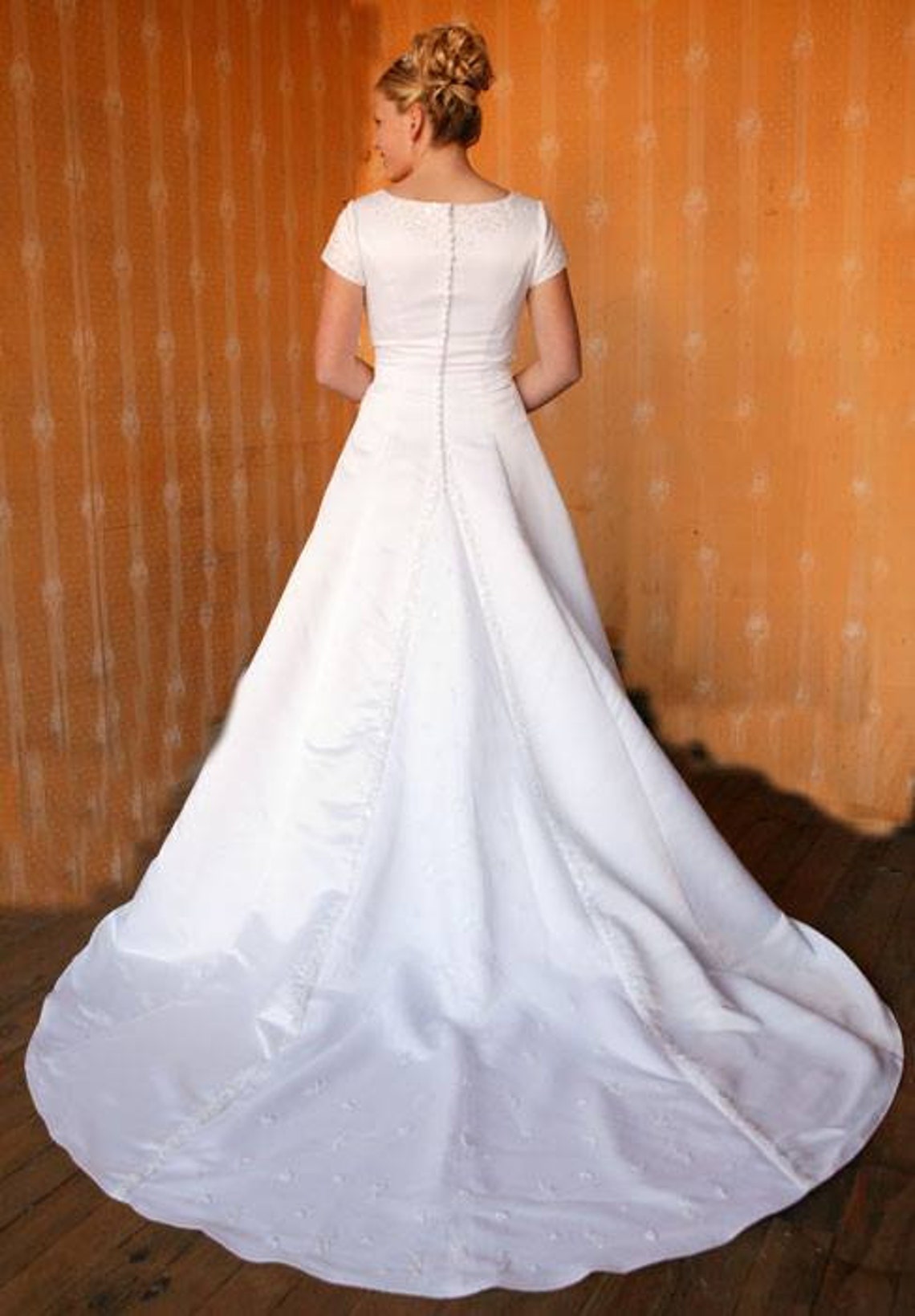 Modest Wedding Dress, White Gown With Sleeves, LDS, Mormon, , Size 8 ...