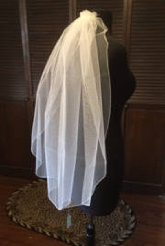 Ivory Soft Illusion Veil 30" on Comb.