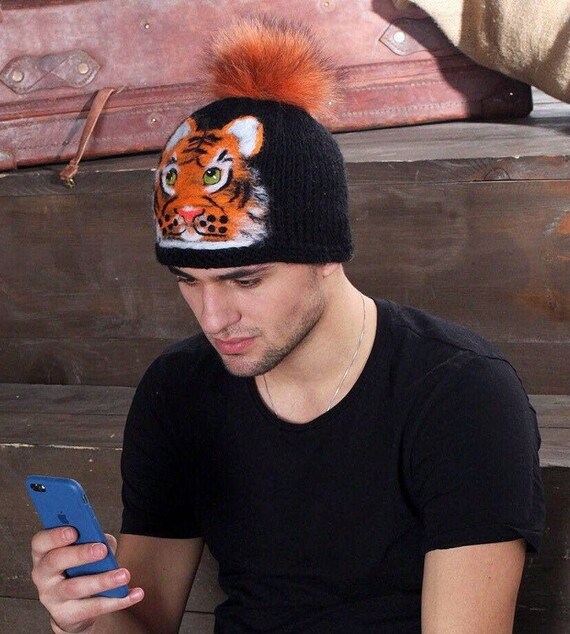 Winter hat with pom pom mens Clearance